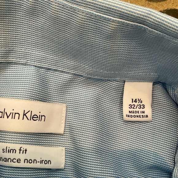 Men’s Calvin Klein Button Down Dress Shirt - Picture 3 of 3